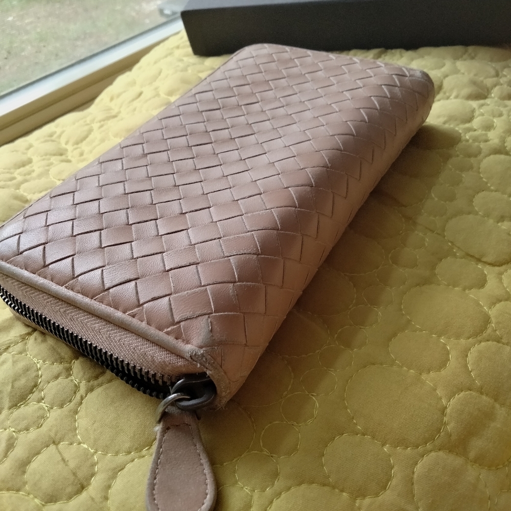 Bottega Veneta.